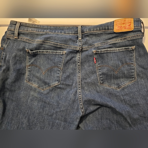 Levi's Capri Jeans - Picture 3 of 6